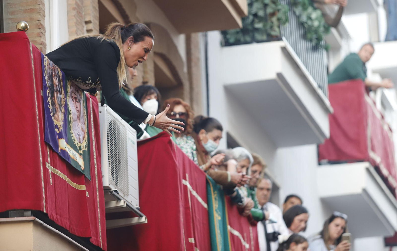 Imágenes de la estación de penitencia de la Hermandad de La Esperanza de Huelva