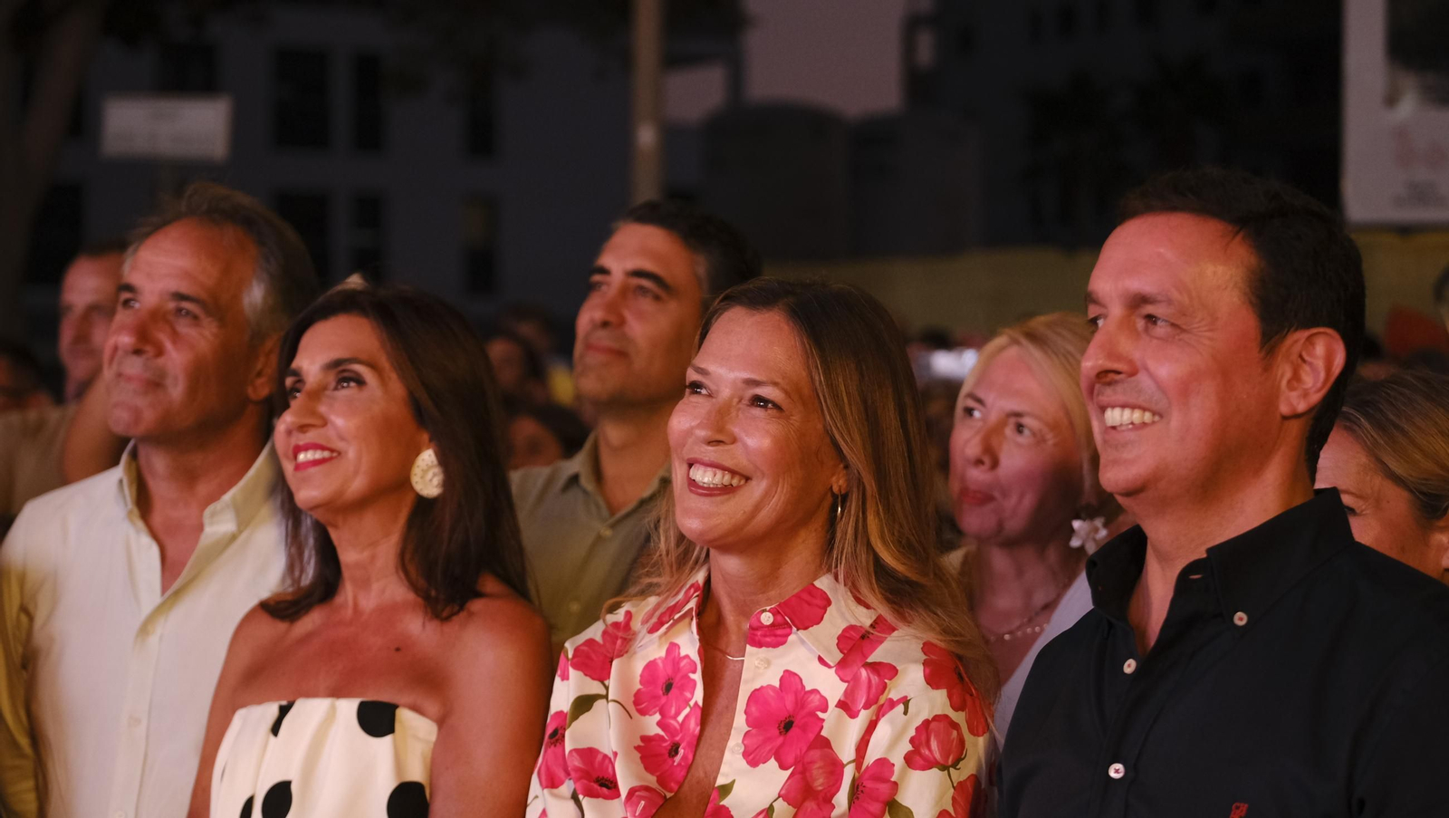 El pregón de la Feria de Almería 2025 y el encendido de la portada, en imágenes