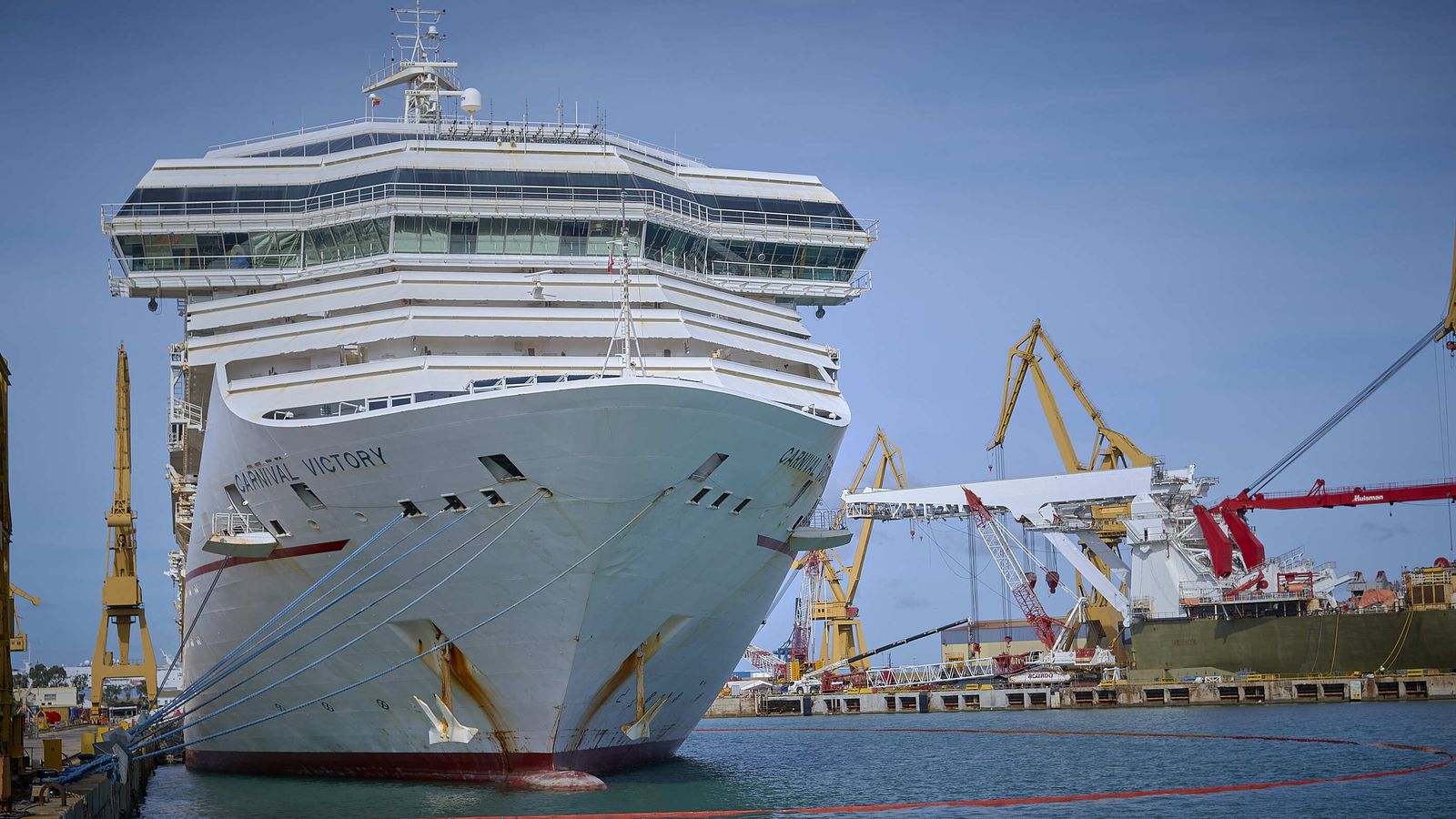 El Carnival Victory en el astillero de Puerto Real.