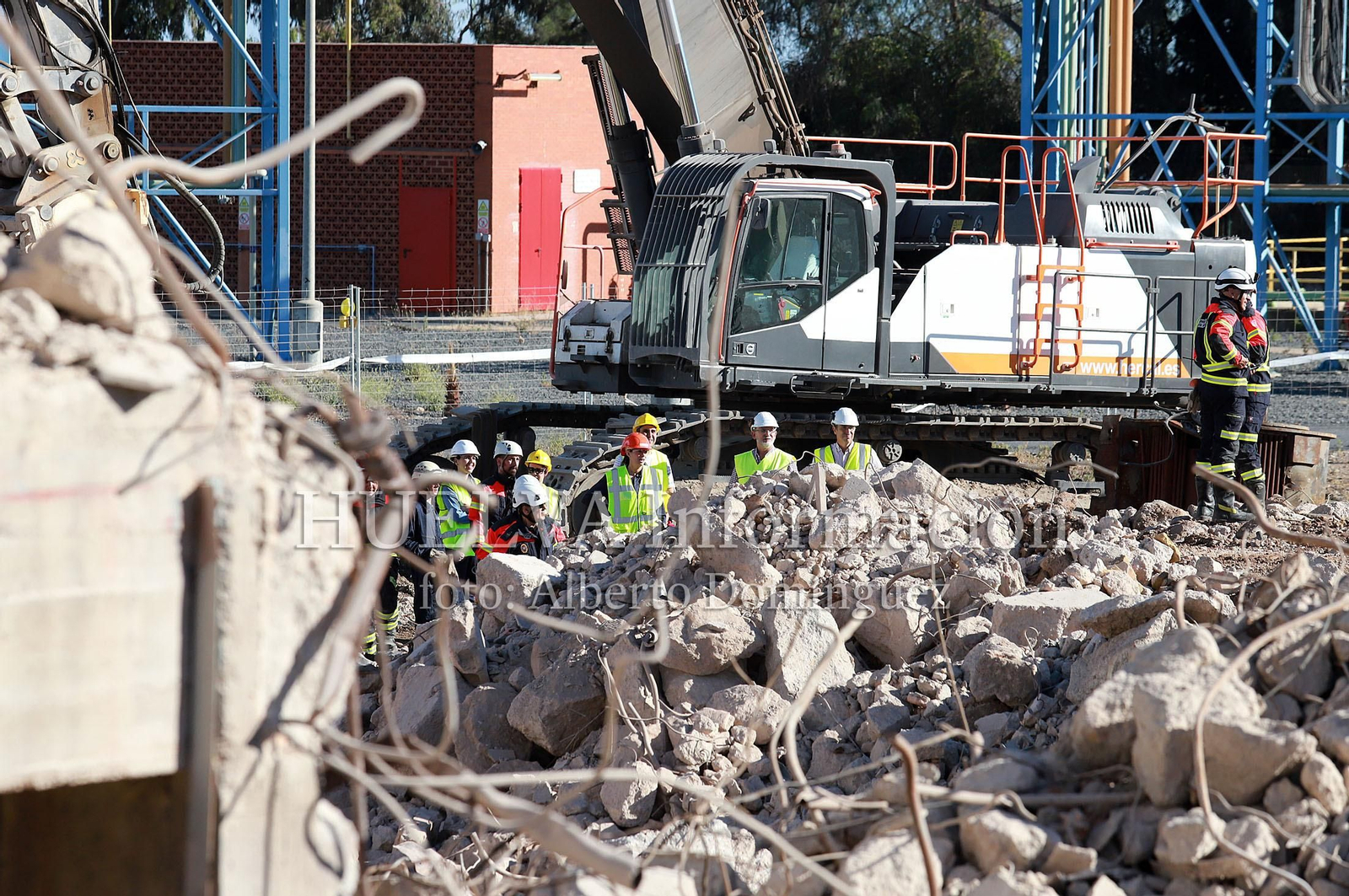 Imágenes del simulacro de los Bomberos de Huelva con la Unidad Canina