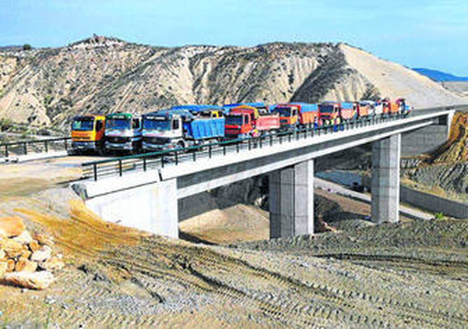 Pruebas realizadas a uno de los viaductos de la línea de Alta Velocidad entre Almería y Murcia.