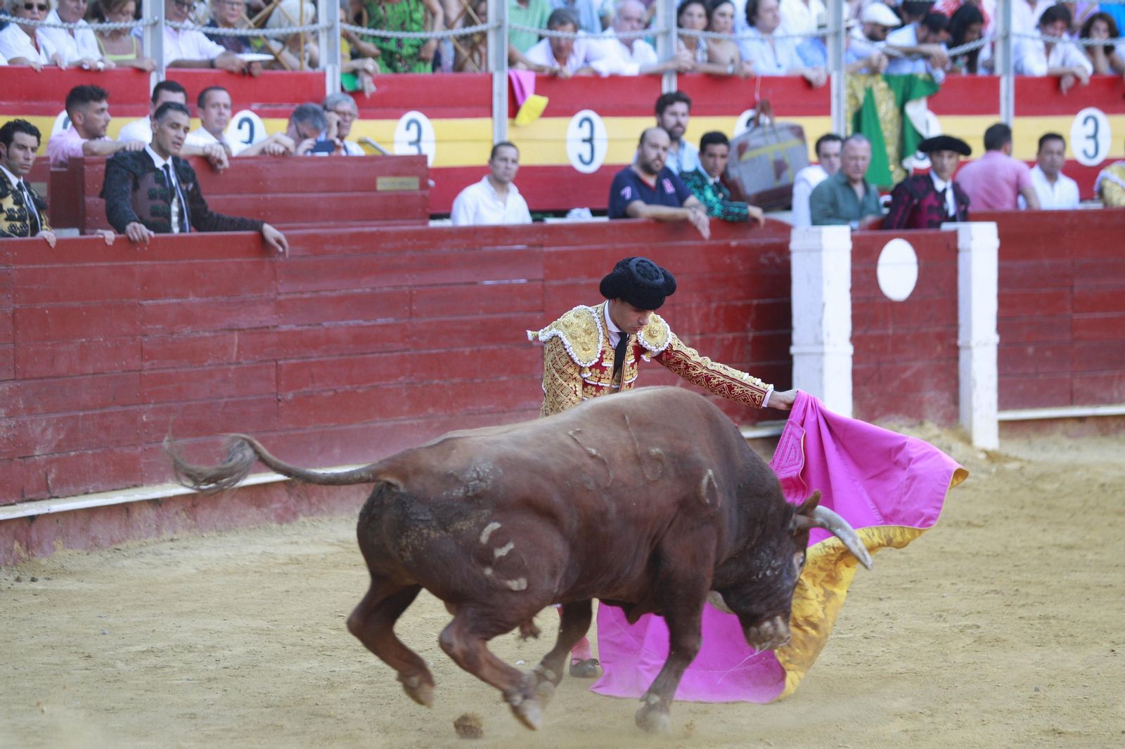 Triunfo del diestro Emilio de Justo en la Corrida de Toros de la Feria de Almería 2023