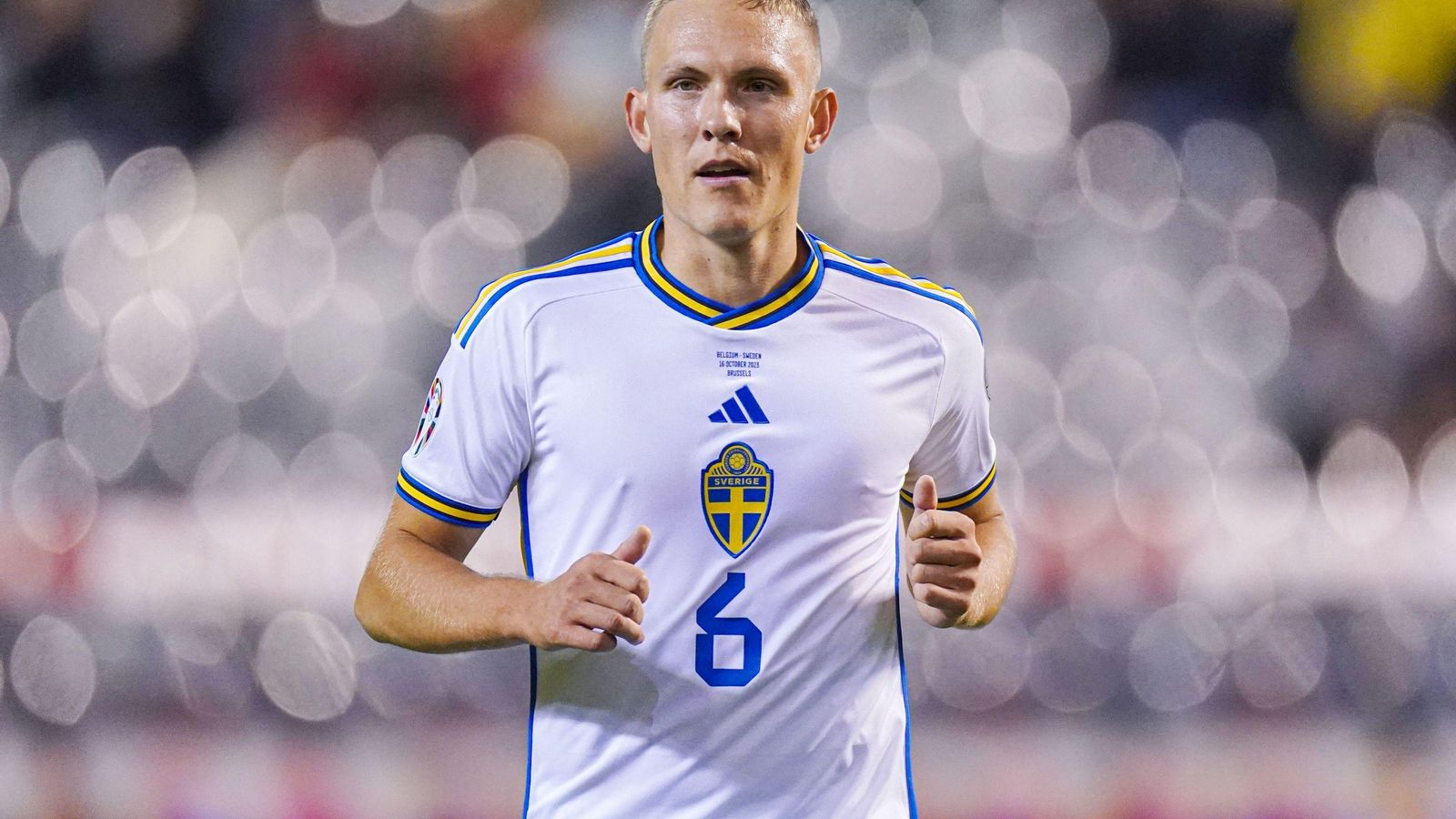 Augustinsson, con un partido de la selección de sueca, en la que es un fijo.