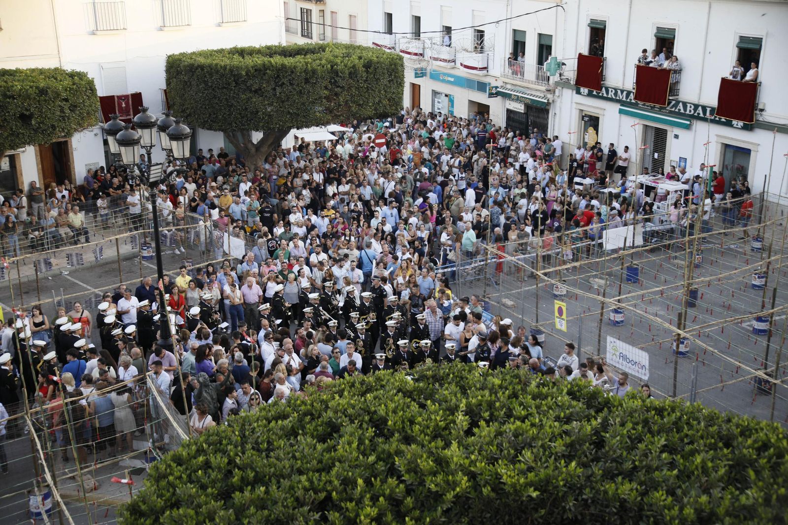 Las imágenes de la misa vespertina y procesión del Cristo de la Luz de Dalías