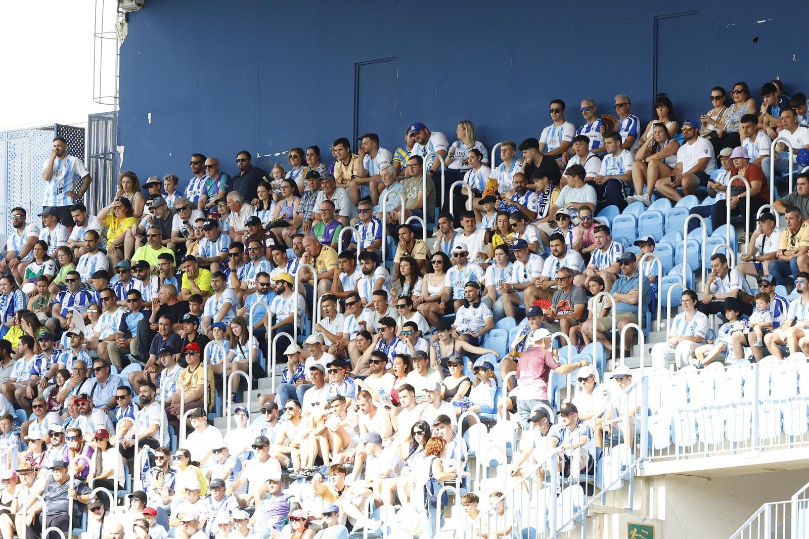 Búscate en las gradas de La Rosaleda en el Málaga CF-Burgos