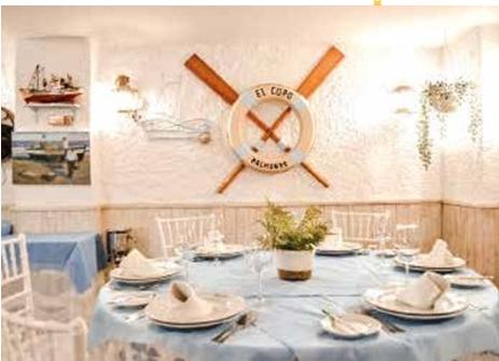El Mesón El Copón destaca por su decoración marinera.