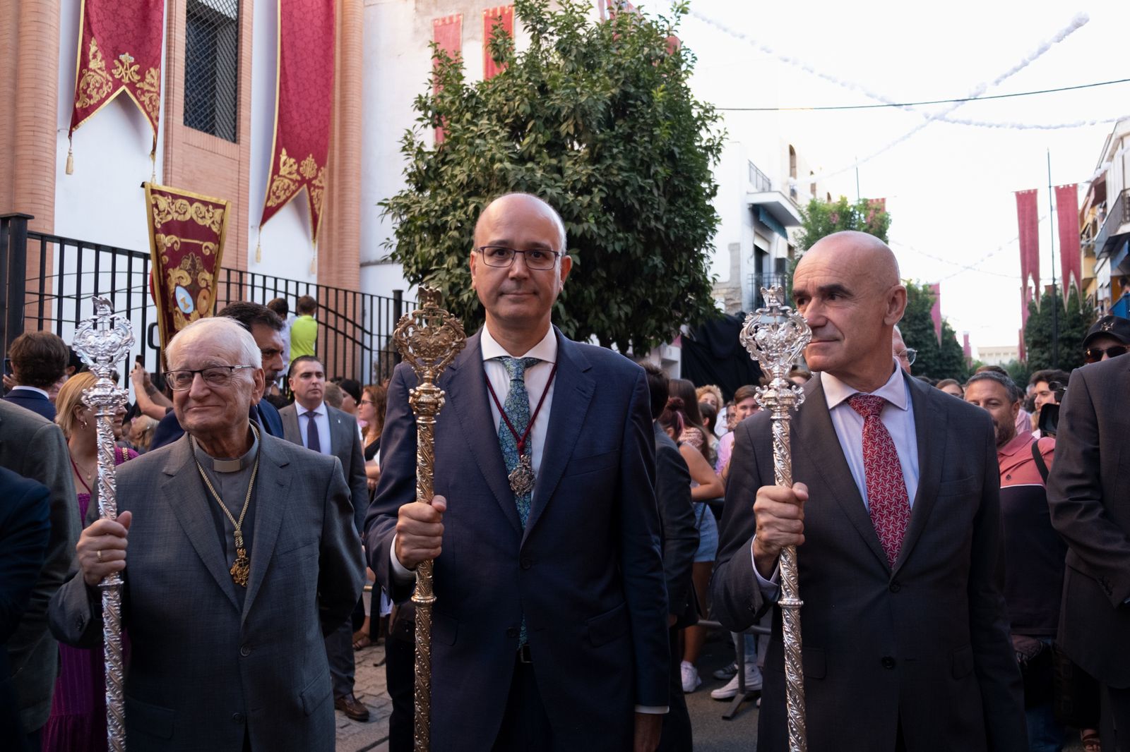 La procesión extraordinaria de la Virgen de los Dolores del Cerro del Águila, en imágenes