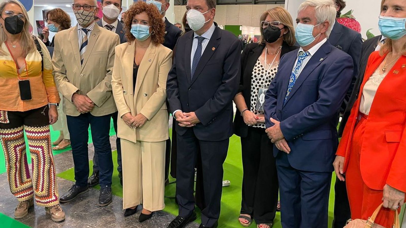 La presidenta de la Diputación, María Eugenia Limón, junto con el ministro Luis Planas.