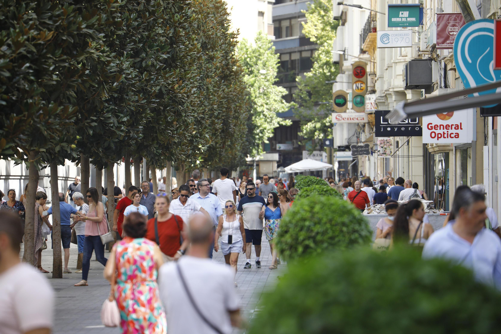 Primer día en Córdoba con las nuevas medidas de ahorro energético, en imágenes