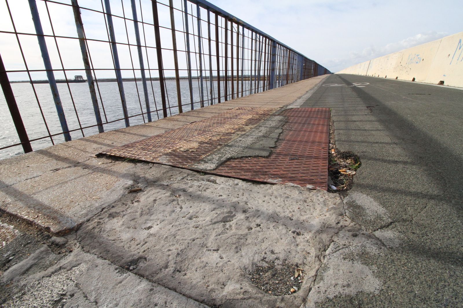 Imágenes del mal estado del puente Sifón.