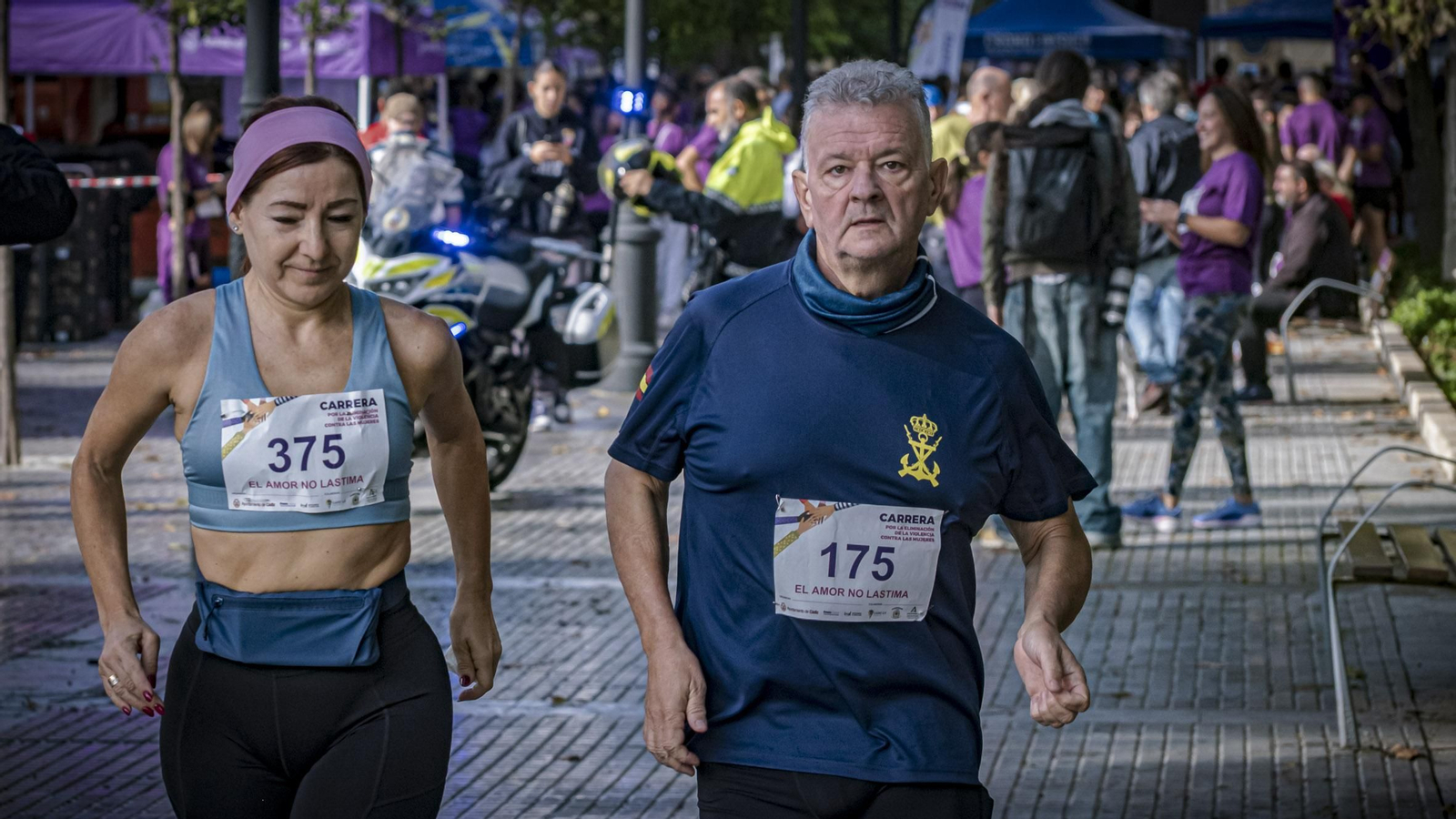 Búscate entre las imágenes de la III Carrera de Cádiz por la Eliminación de la Violencia contra las Mujeres