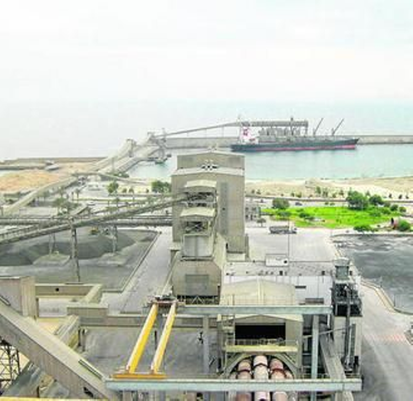 Fábrica de Holcim en Carboneras.