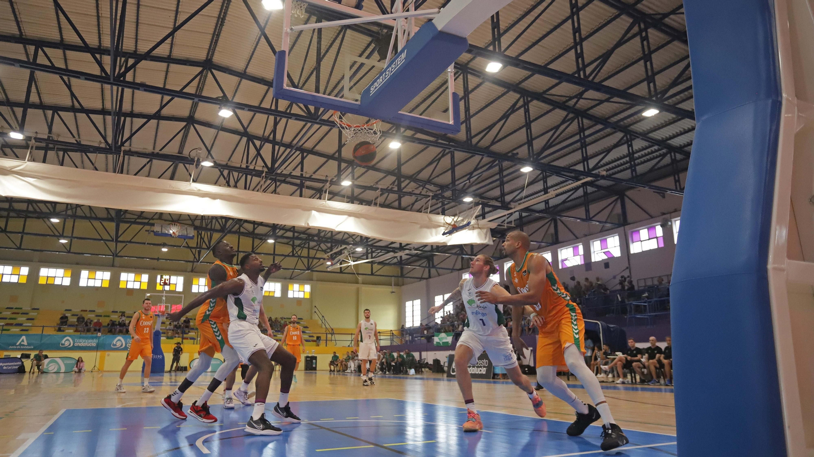 Las mejores fotos del Unicaja - Betis en La Línea