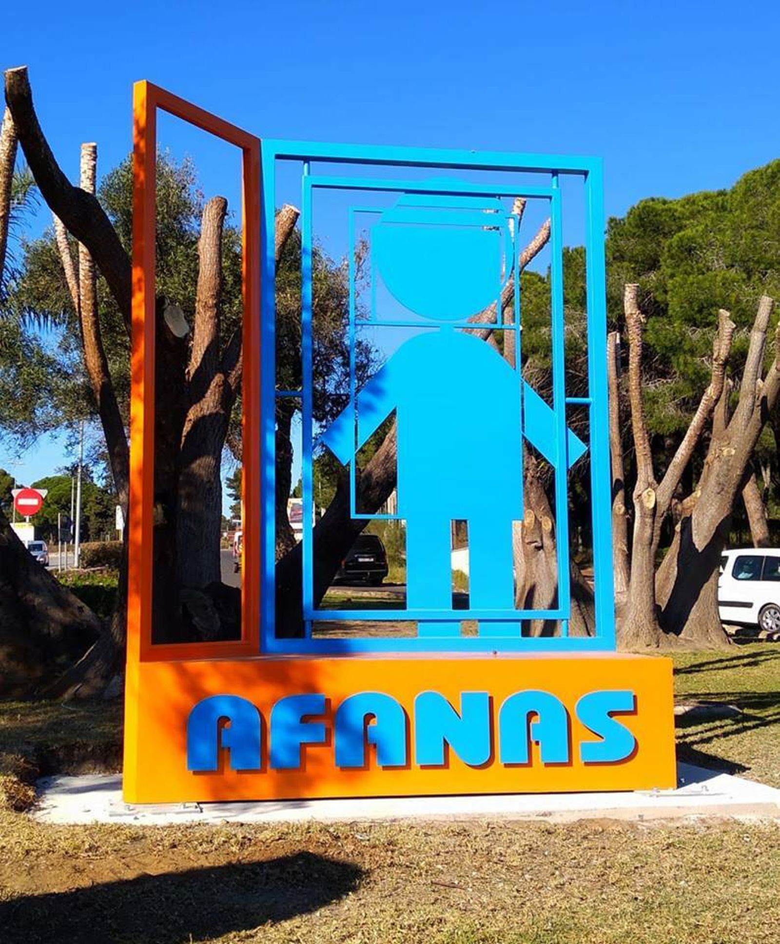 El símbolo de Afanas ha sido instalado en la rotonda dedicada a la asociación.