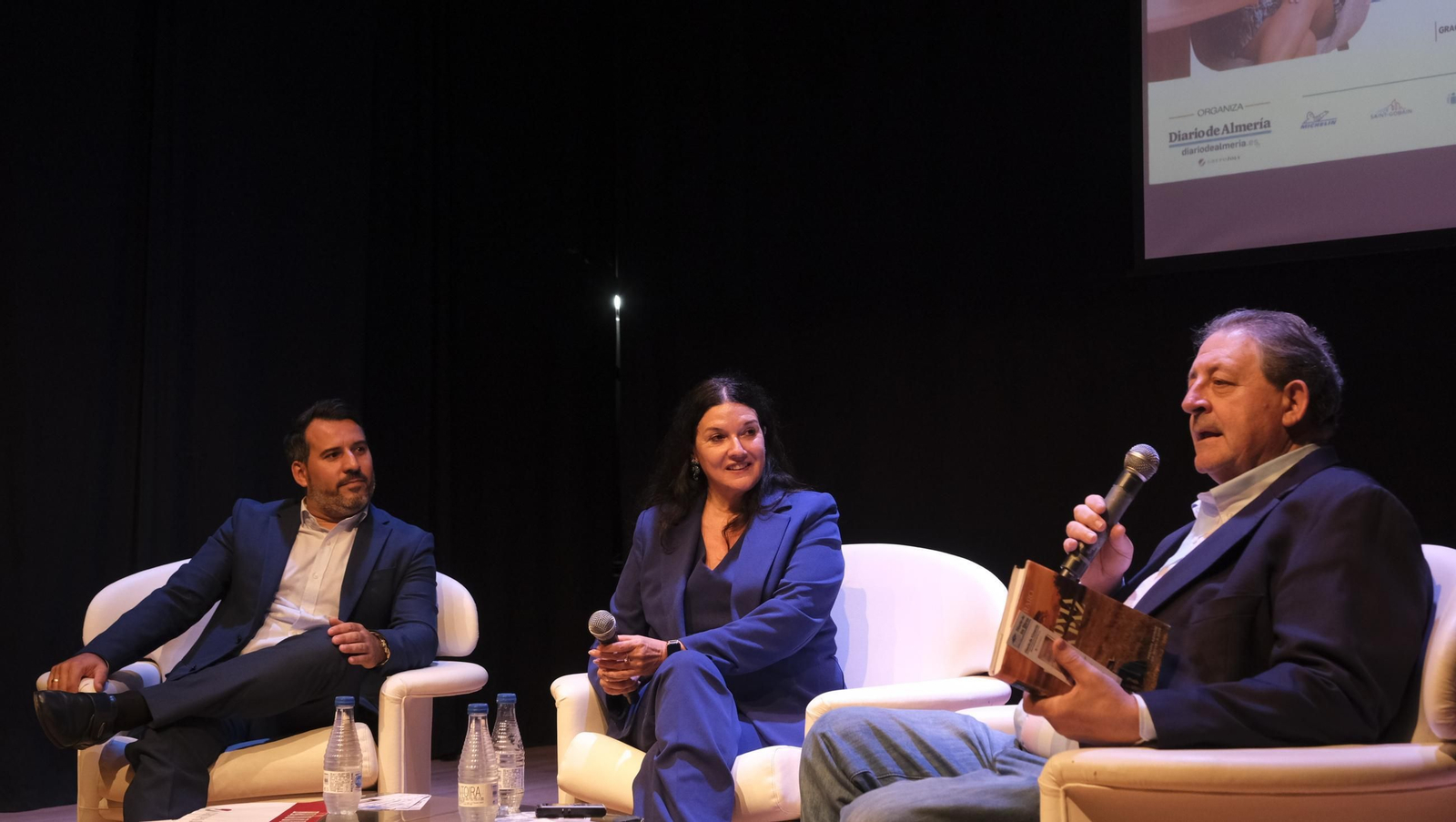 Las imágenes del Diario de los Libros con la escritora Rosario Raro