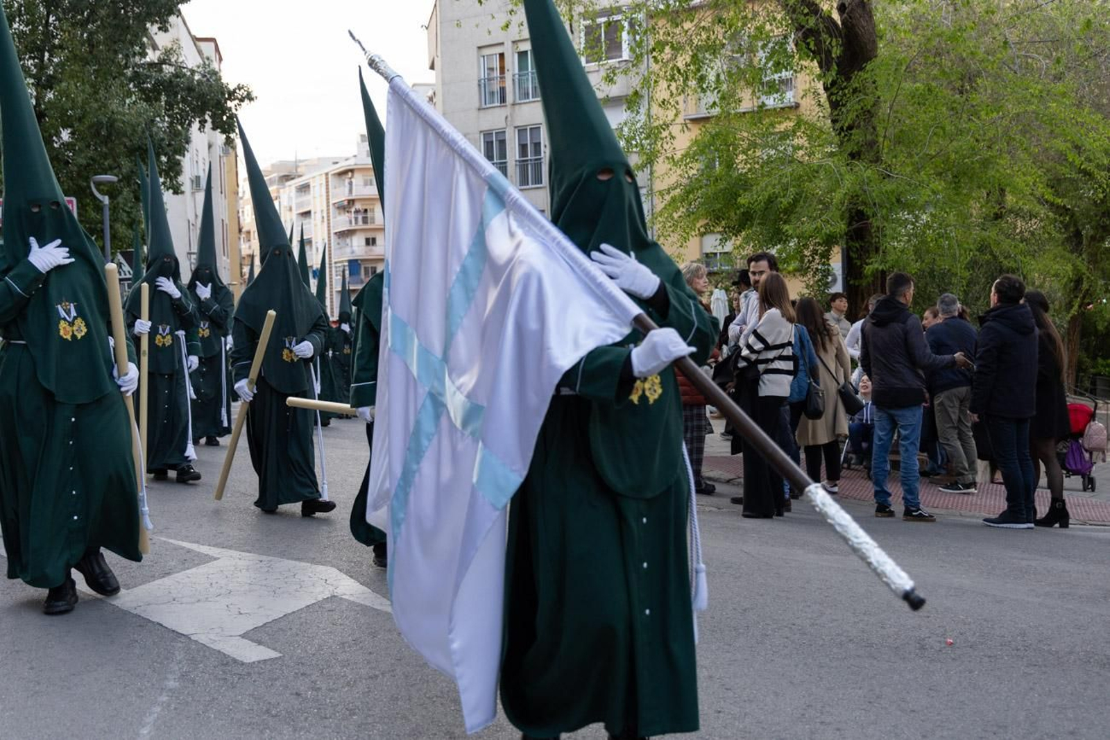 Las cofradías de la Vera Cruz, Expiración y Gran Poder lucen sus cortejos en la calle