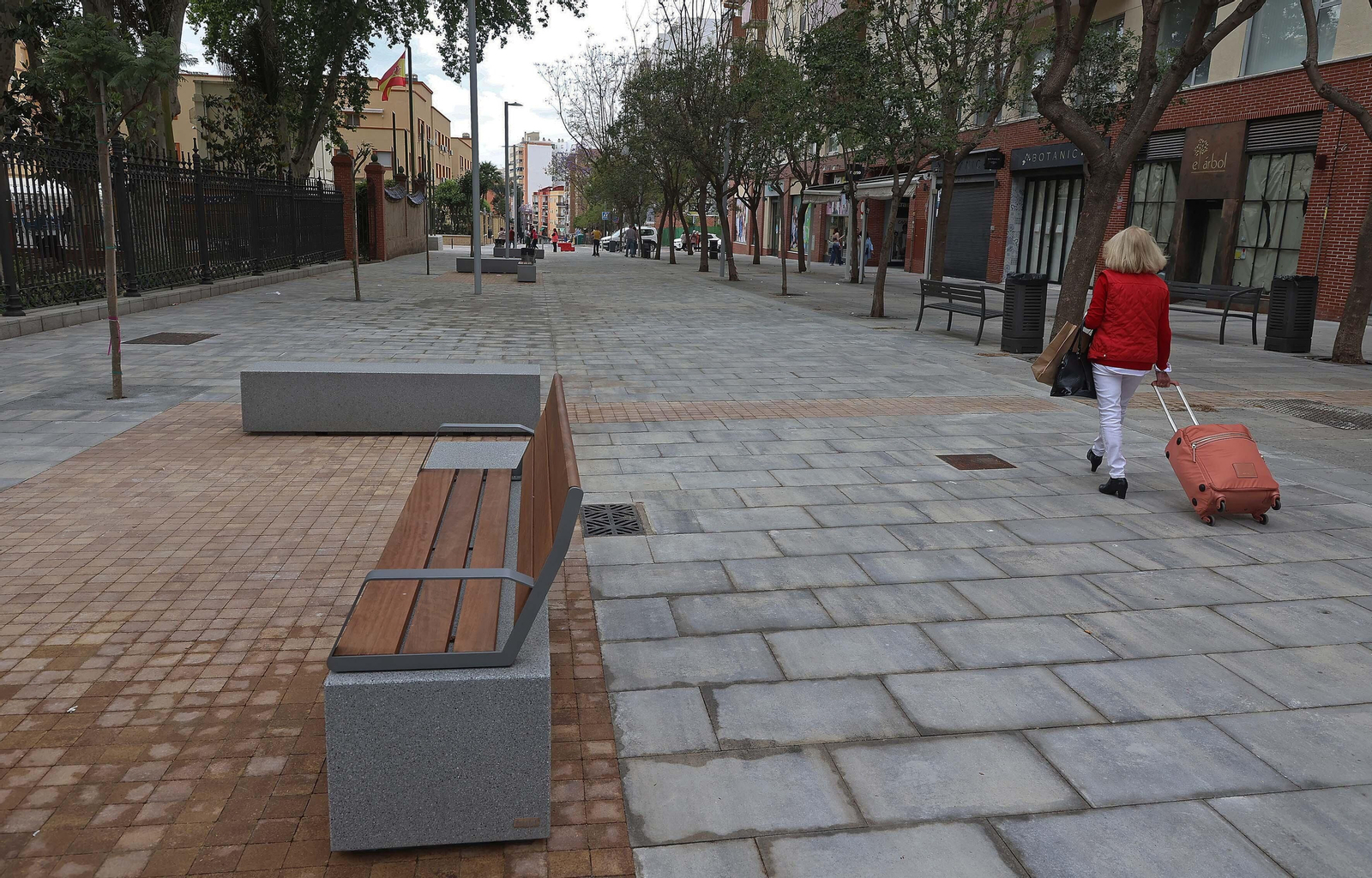 La apertura peatonal de la avenida Capitán Ontañón de Algeciras, en imágenes