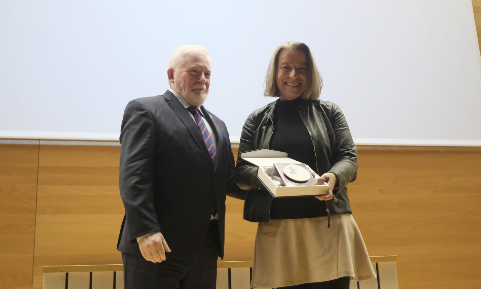 La entrega de medallas extraordinarias de las Peñas de Córdoba, en fotografías