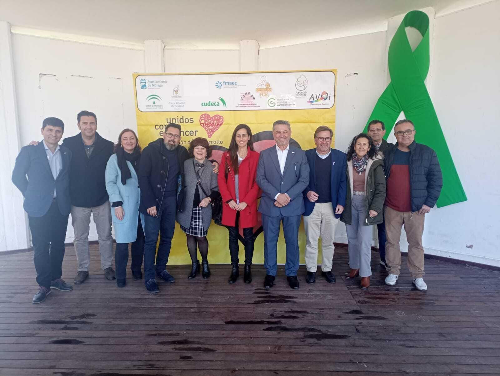 Representantes del Ayuntamiento de Málaga, la AECC y asociaciones de pacientes.