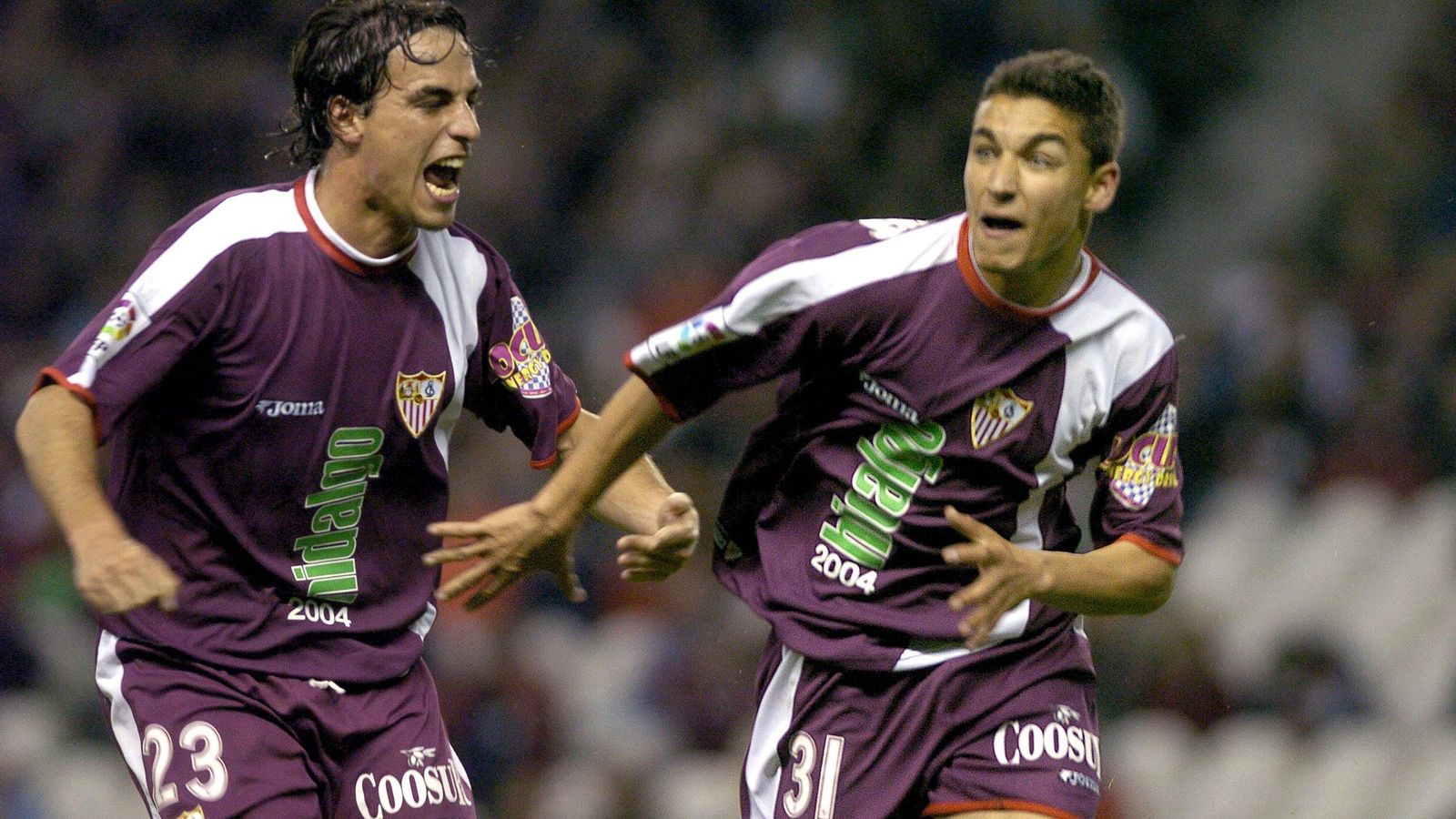 Jesús Navas celebra con Jordi el golazo que marcó en San Mamés: su primer gol en el Sevilla.