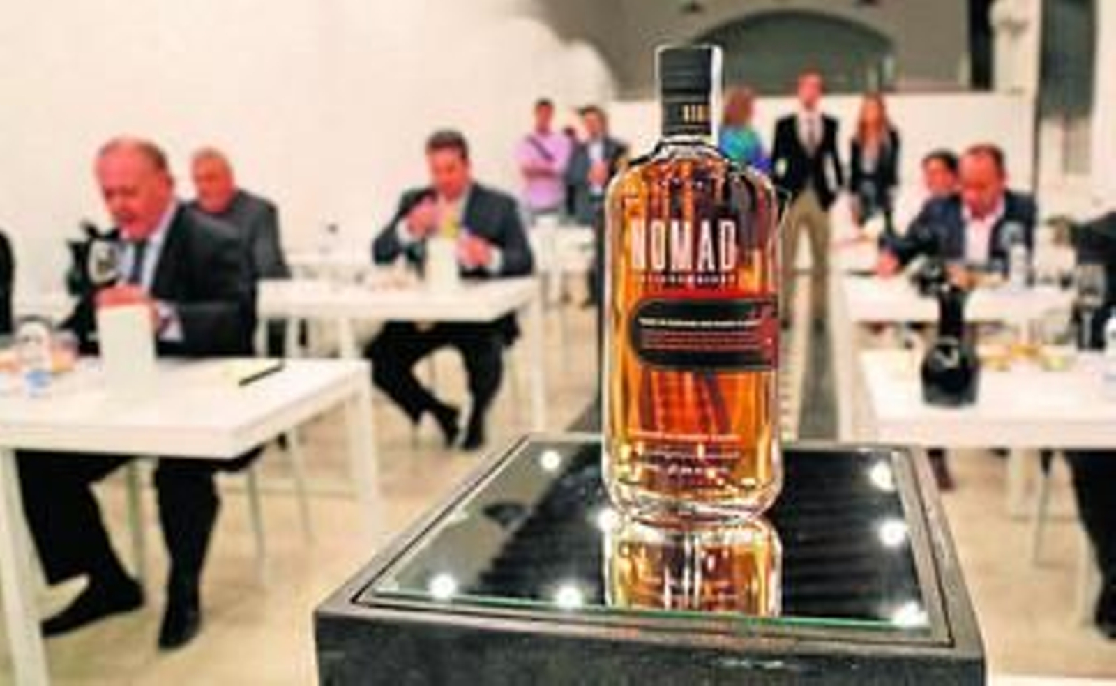 Un momento del acto de presentación de 'Nomad Outland Whisky', celebrado ayer en las bodegas González Byass.