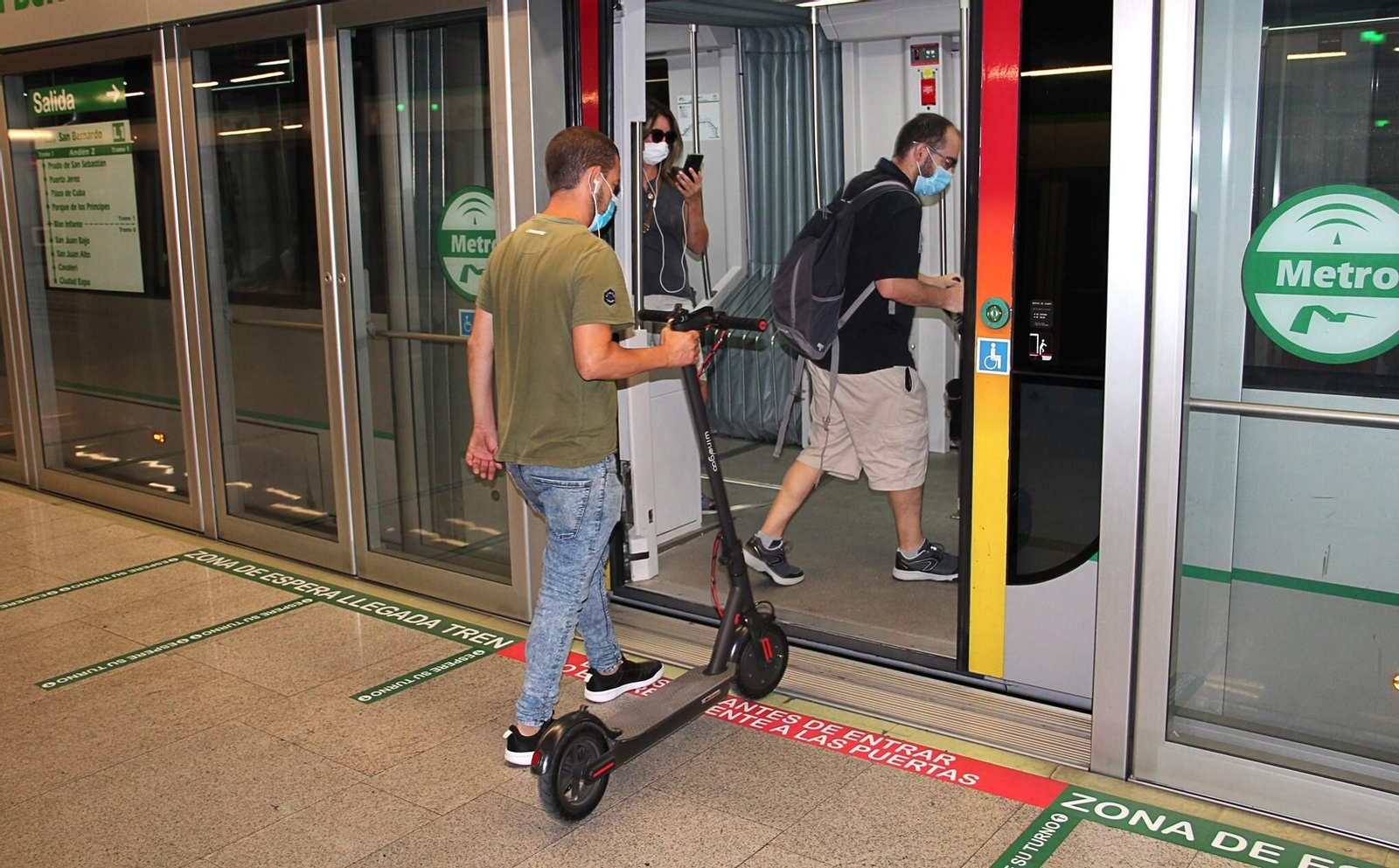 El Metro de Sevilla restringe la entrada de patinetes en hora punta de lunes a viernes El Metro de Sevilla restringe la entrada de patinetes en hora punta de lunes a viernes