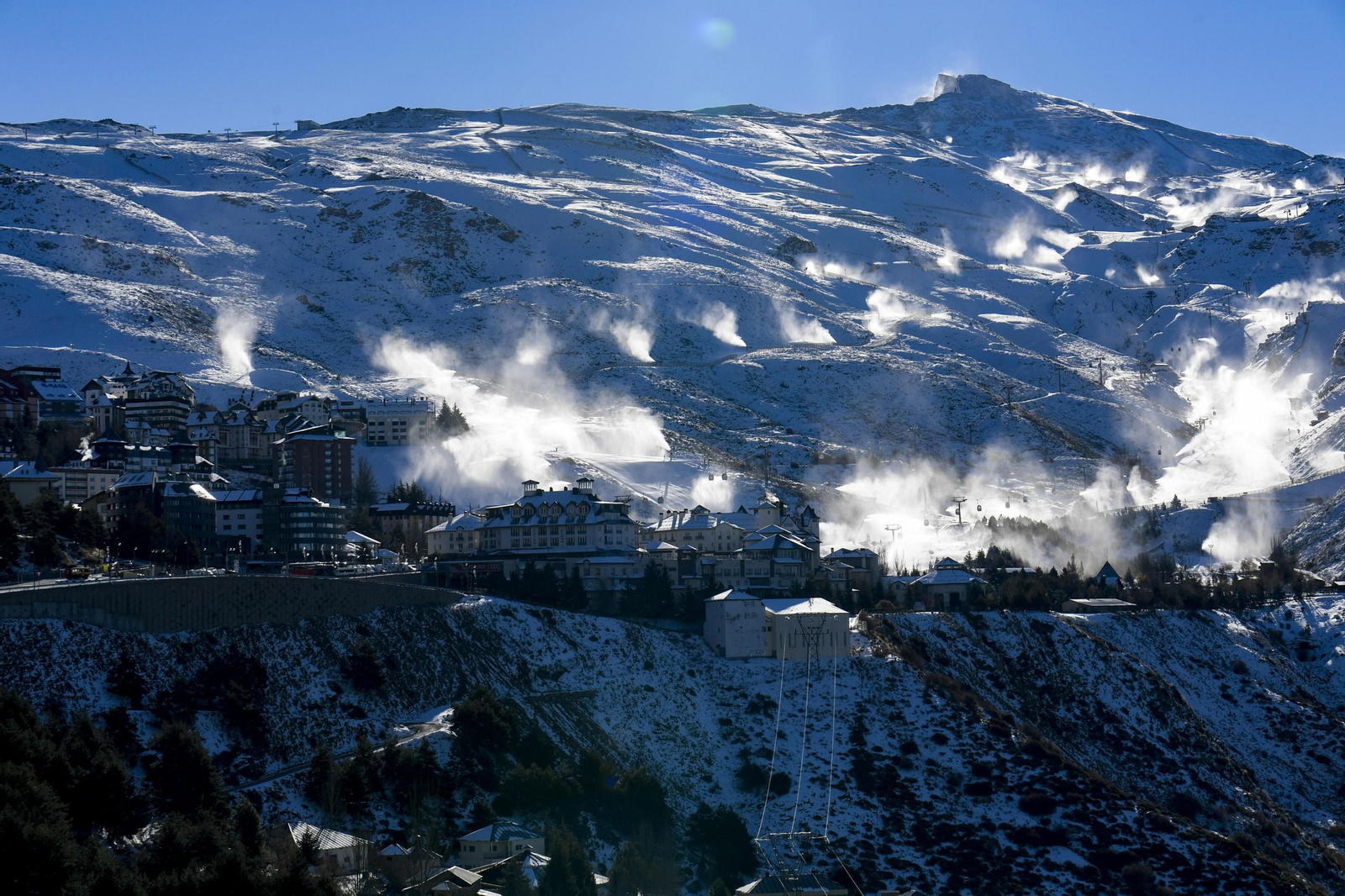 Fotos: así fue el primer día de la temporada de esquí en Sierra Nevada