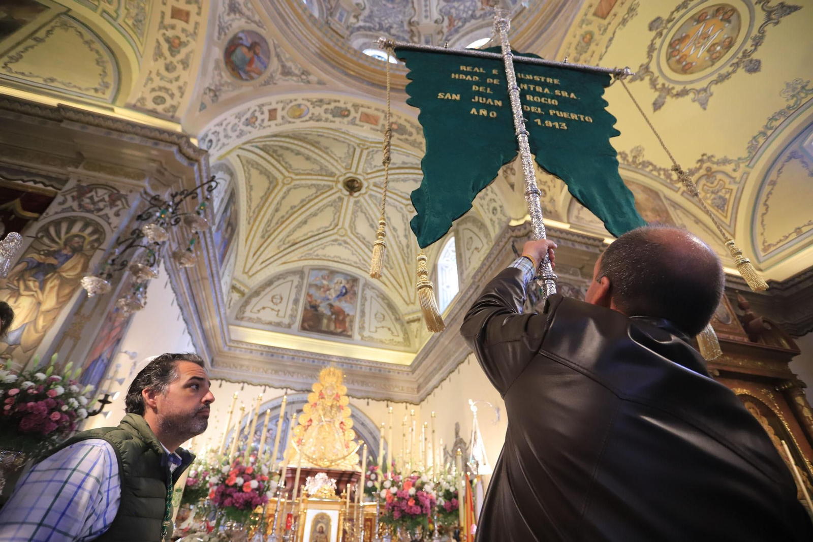 Imágenes de la llegada de la peregrinación de Emigrantes a Almonte acompañando a la Hermandad de San Juan del Puerto