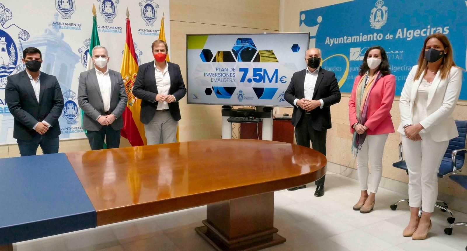 Landaluce y el resto de ediles que han anunciado la inversión de Emalgesa.