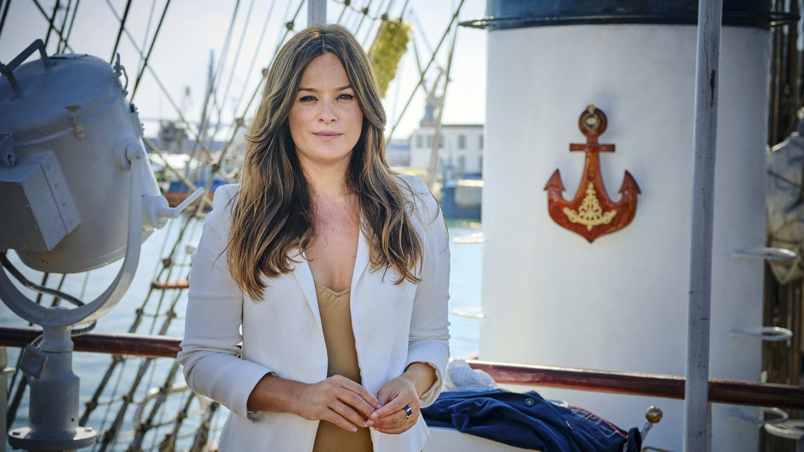 Mercedes Martín, a bordo de un velero, en Cádiz durante la Gran Regata 2023