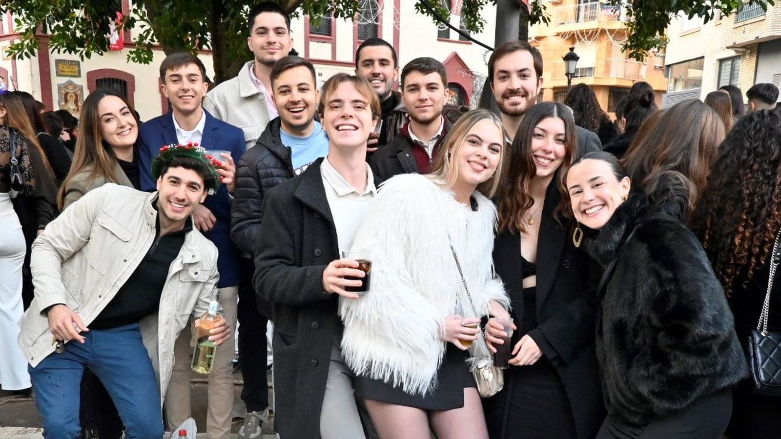 Un grupo de jóvenes disfruta del último día de 2025.