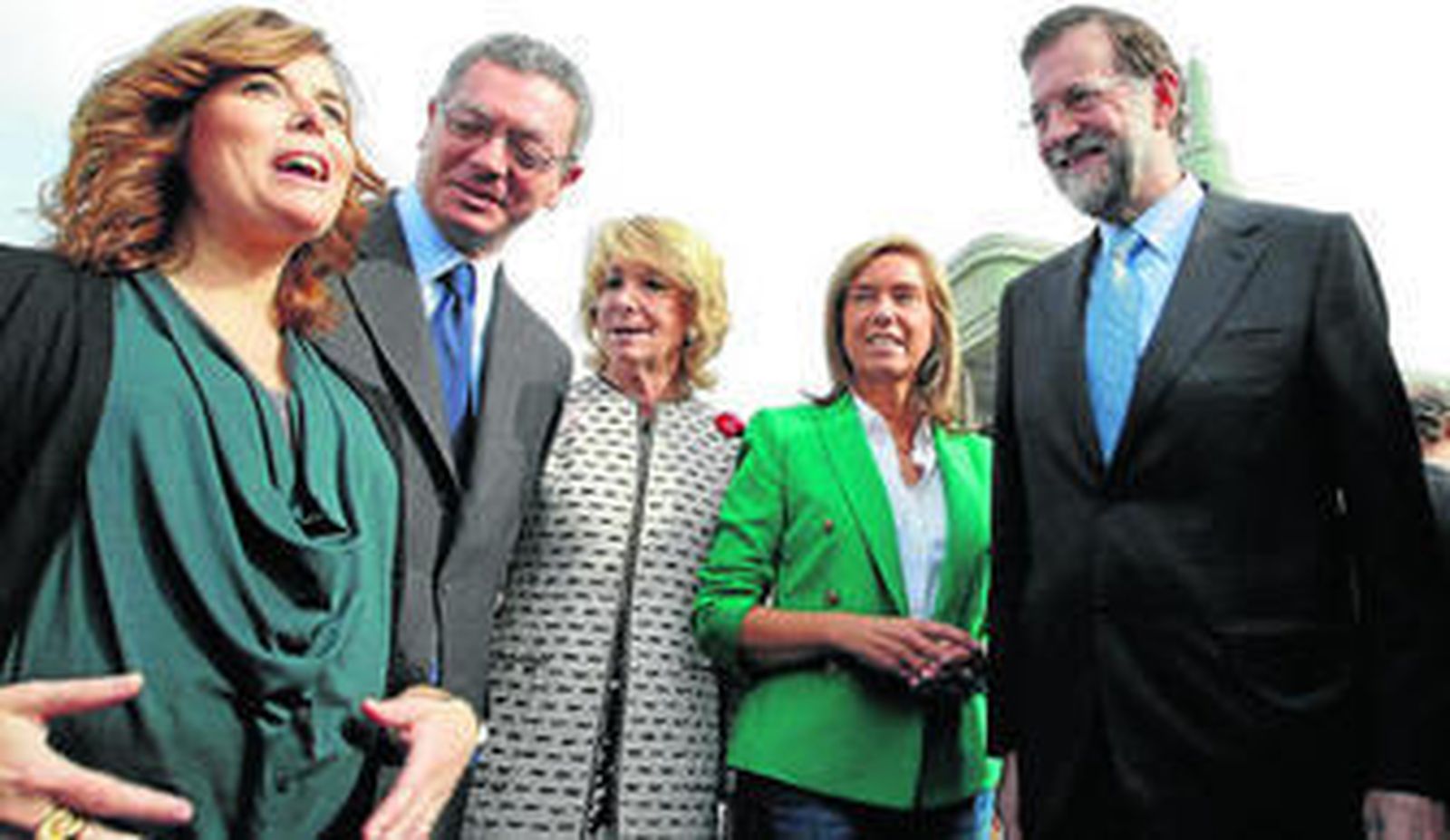 Sáenz de Santamaría, Ruiz-Gallardón, Aguirre, Mato y Rajoy (izqda. a dcha.) durante un acto electoral el 19 de octubre en Madrid.