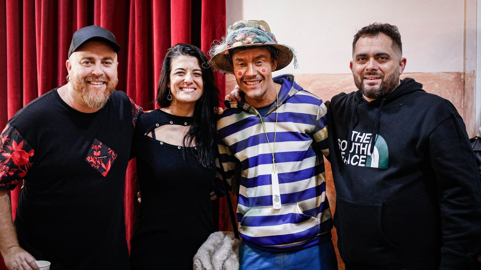 Los autores de 'Los hombres de Paco' con Marta Ortiz, autora del segundo pasodoble.