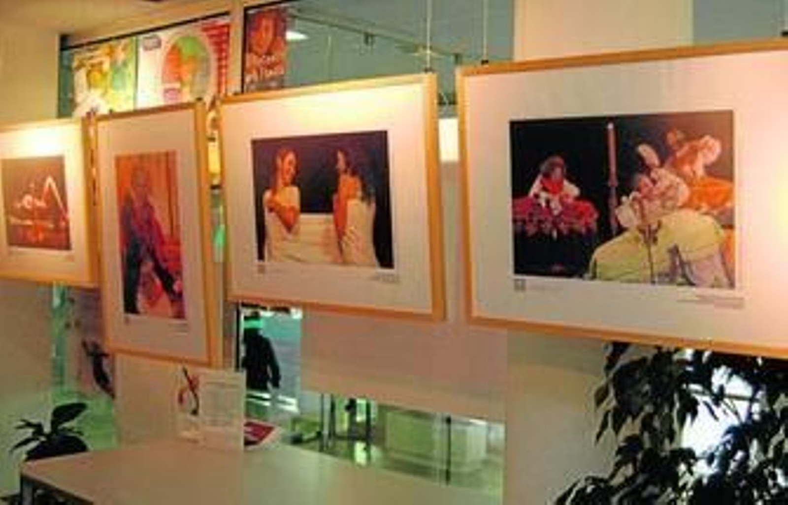 Algunas fotografías que forman parte de la exposición 'La mujer en la escena andaluza'.