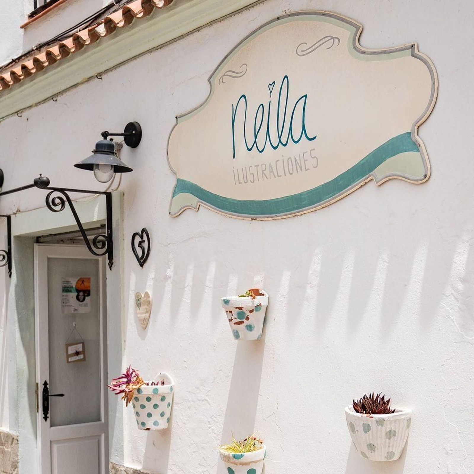 La tienda de Neila Pascual en la Plaza de Oviedo de Tarifa