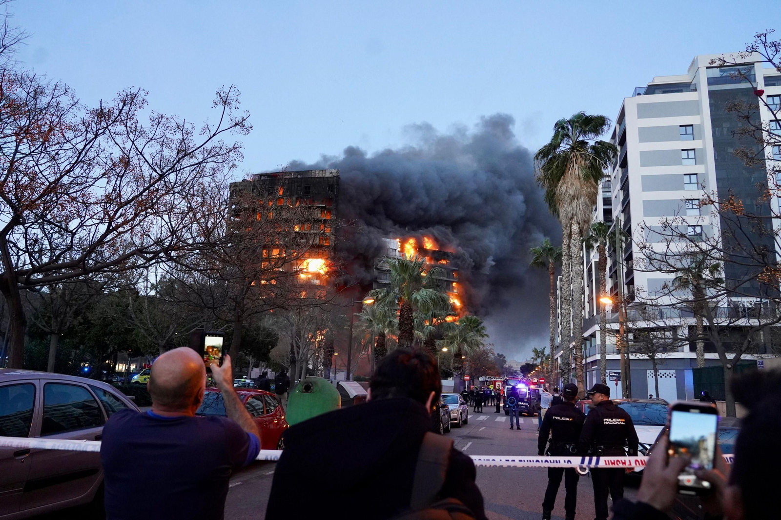 El incendio del edificio en Valencia, en imágenes El incendio del edificio en Valencia, en imágenes
