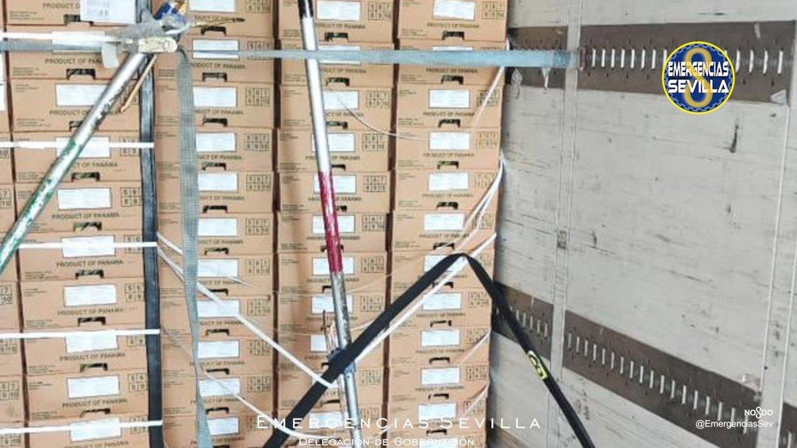 Parte de la carga que transportaba el camión robado.