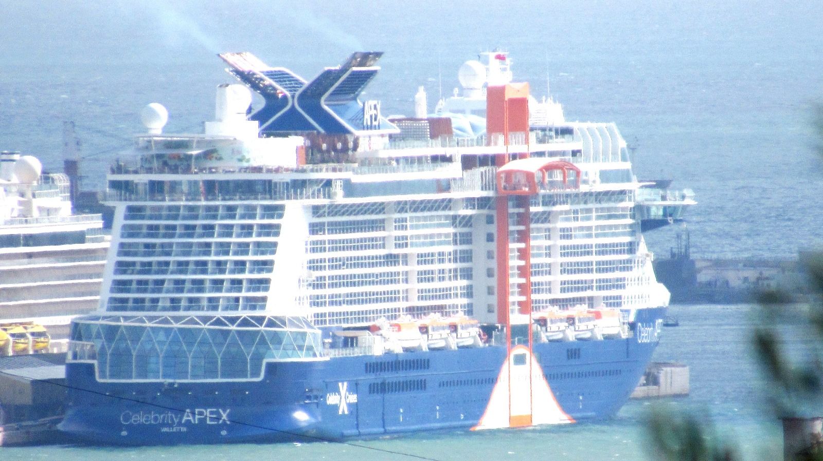 Uno de los cruceros atracados este martes en Gibraltar.