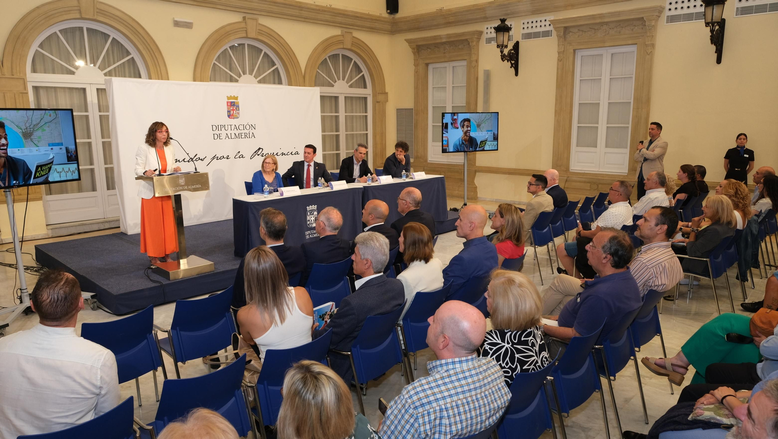 El Doctor Antonio Ríos presenta su libro 'Una Rodilla Feliz', en imágenes