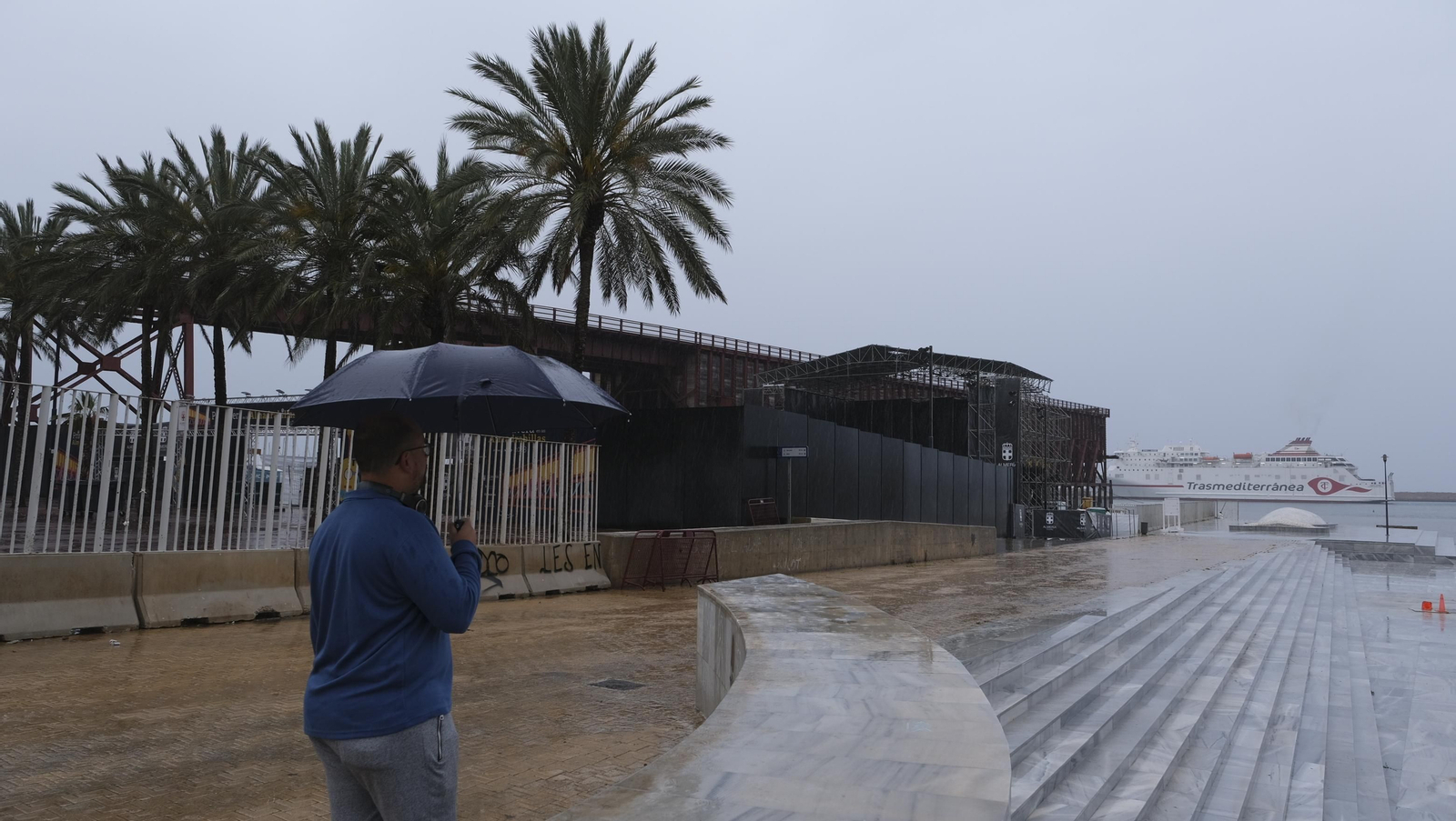 Los almerienses expresan su alegría por la lluvia