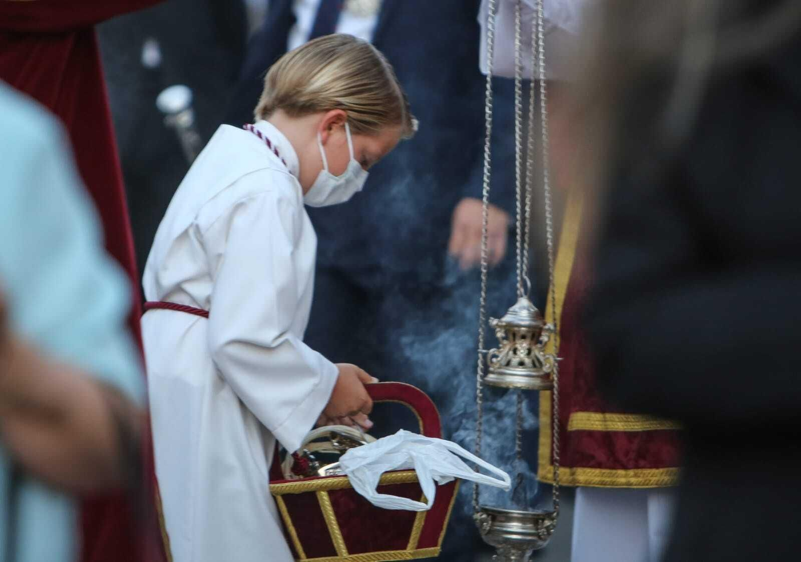 Primera salida de una imagen cofrade por las calles de Chiclana desde el inicio de la pandemia.