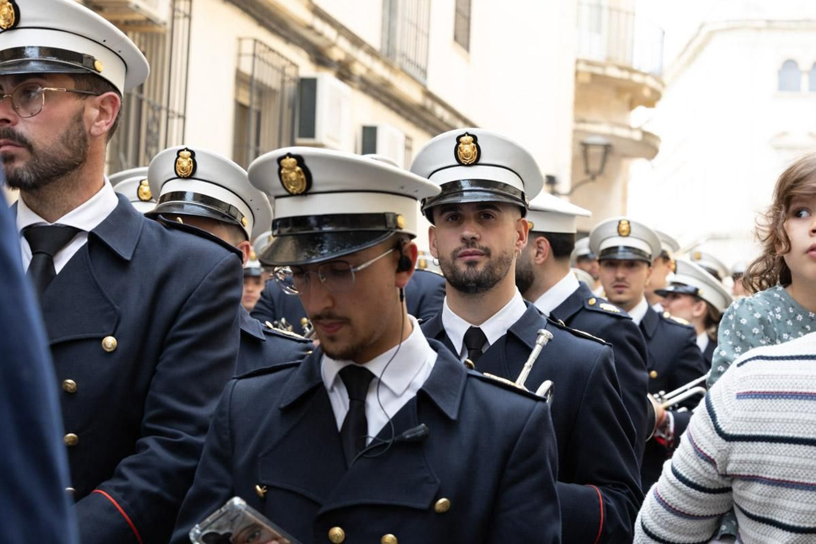 Los jiennenses se echan a la calle para presenciar la primera de las procesiones de la jornada: la Borriquilla (II)