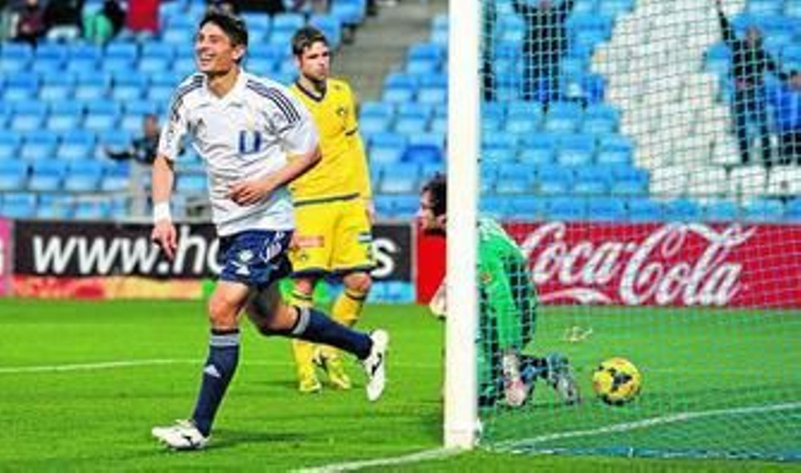 Jesús Vázquez celebra un gol en el Nuevo Colombino.