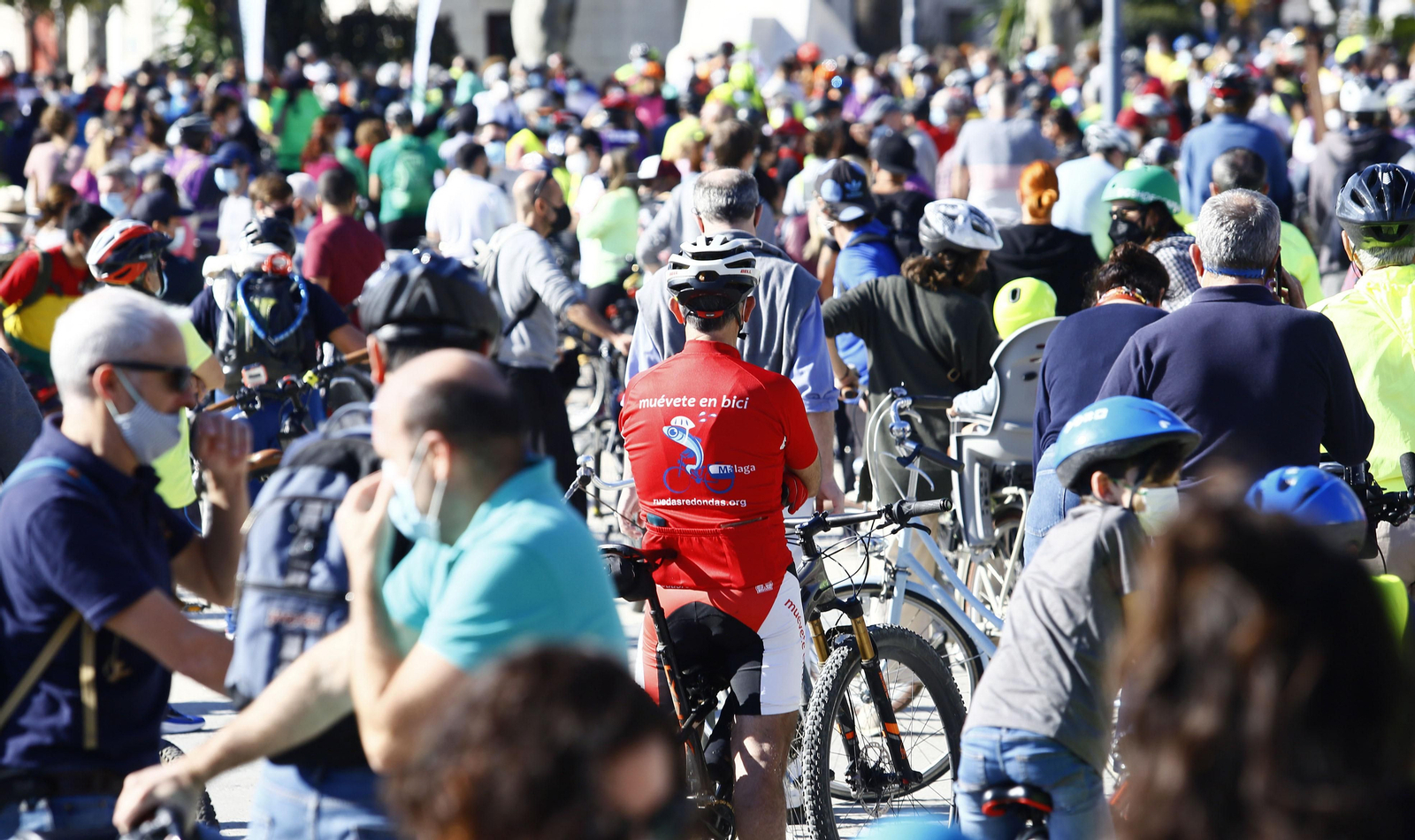 Fotos de la marcha de cientos de bicis en Málaga