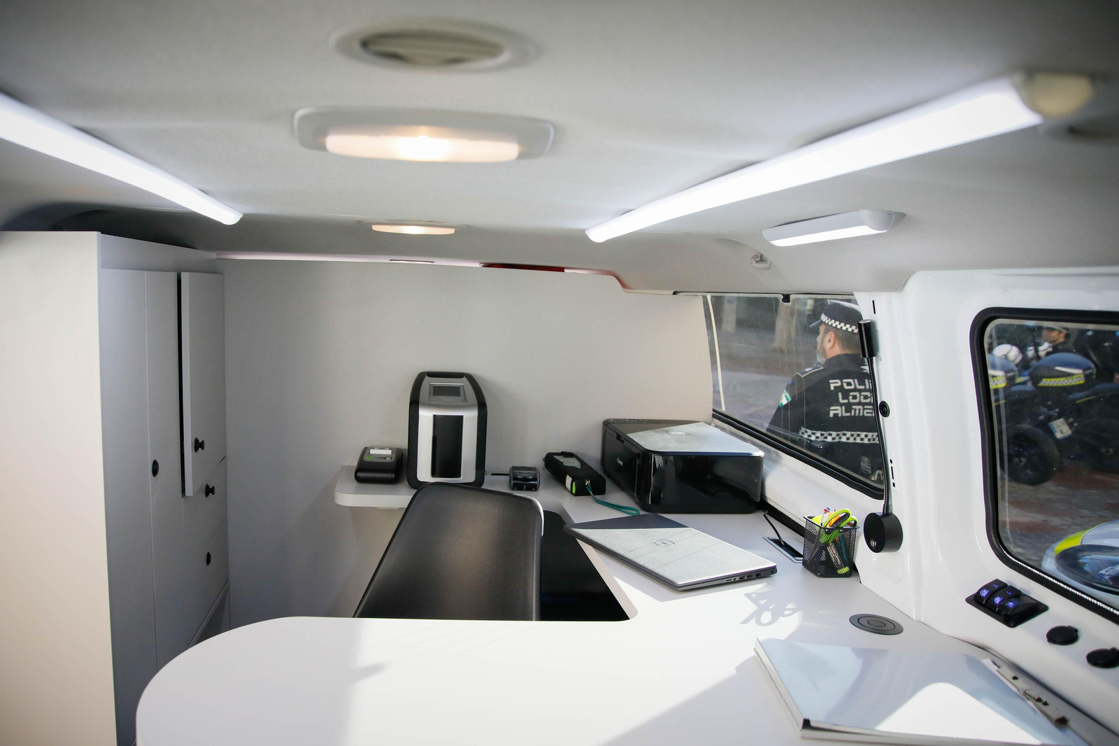 Presentación vehículos y motos policía local en imágenes