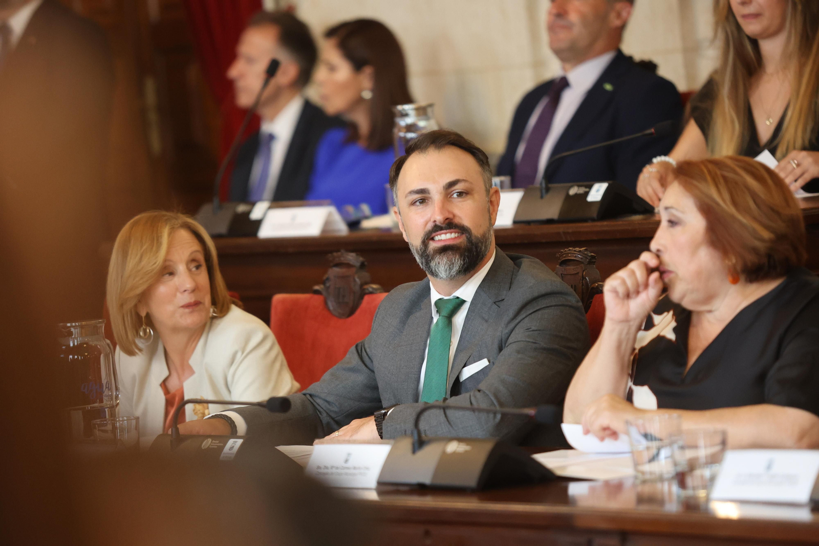 La investidura del alcalde de Málaga, en imágenes