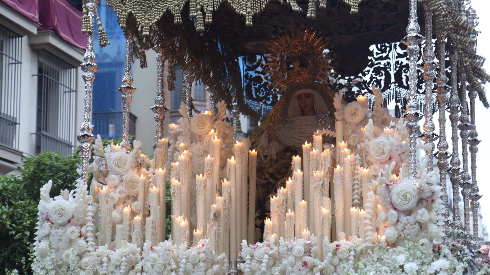 La Madrugá por la Carrera Oficial en la Semana Santa de Sevilla 2025