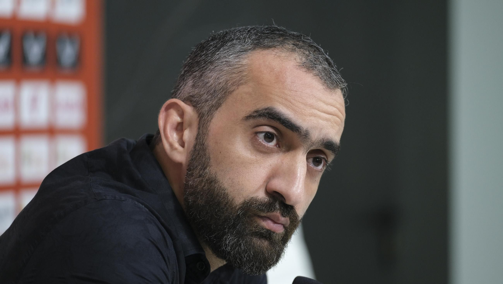 Mohamed El Assy, CEO de la U.D. Almería, en rueda de prensa, en imágenes