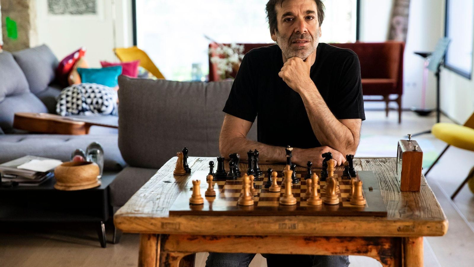 Mariano Sigman en su casa de Madrid