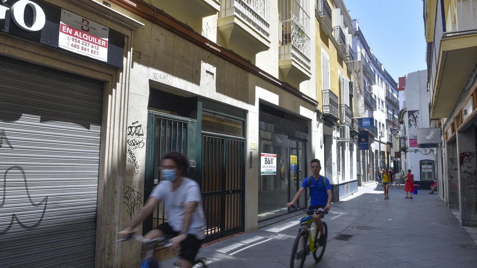 Locales sin actividad en la calle San Eloy
